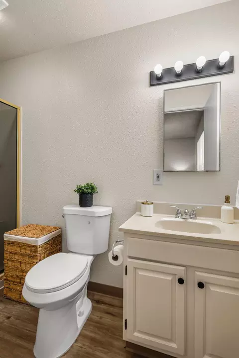 Bath - 3524 Orion Way, Redding, CA 96002 photo 1 of 3