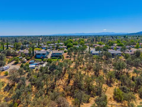 2688 Starlight Blvd, Redding, CA 96001 photo 2