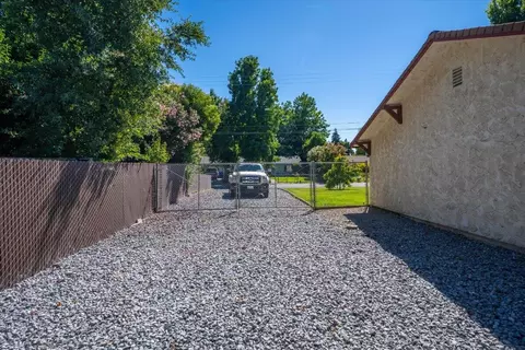 Exterior - 540 Brearcliffe Dr, Red Bluff, CA 96080 photo 3 of 8
