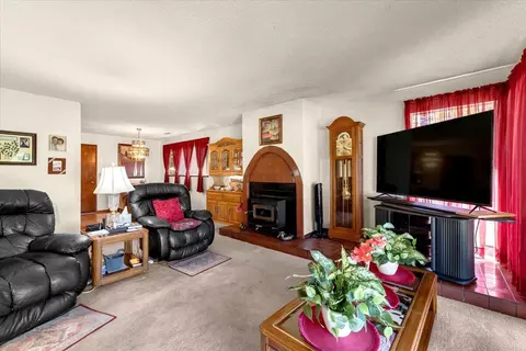 Living - 540 Brearcliffe Dr, Red Bluff, CA 96080 photo 2 of 3