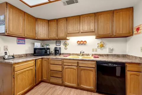 Kitchen - 540 Brearcliffe Dr, Red Bluff, CA 96080 photo 2 of 2
