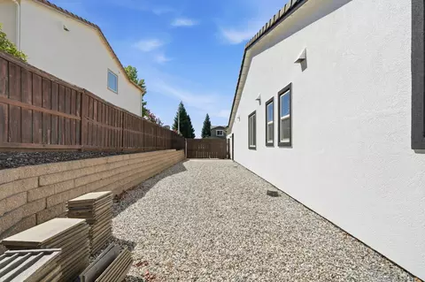 Exterior - 3406 Carlsbad Ln, Redding, CA 96002 photo 7 of 12
