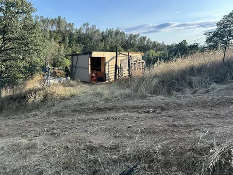Exterior - 1480 Kenyon Dr, Redding, CA 96001 photo 5 of 11