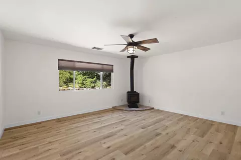 Living - 2782 Camulos Way, Redding, CA 96002 photo 2 of 3