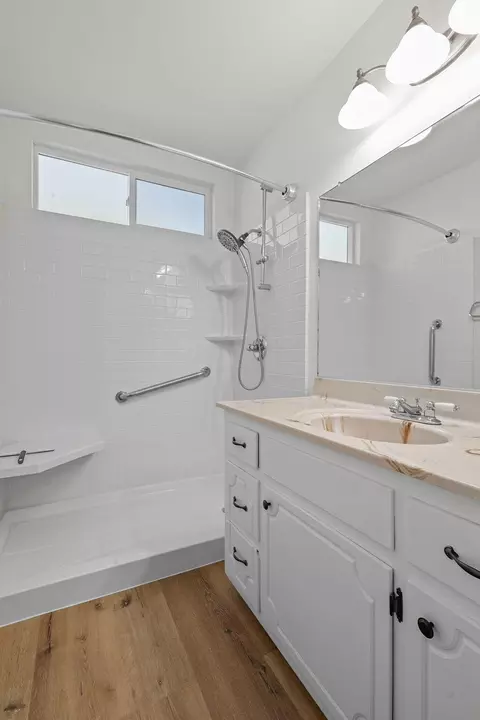 Bath - 2782 Camulos Way, Redding, CA 96002 photo 4 of 5