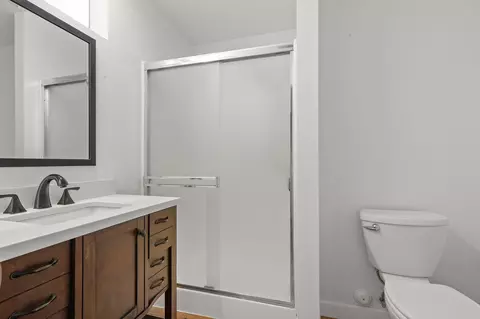 Bath - 2782 Camulos Way, Redding, CA 96002 photo 2 of 5