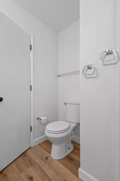 Bath - 2782 Camulos Way, Redding, CA 96002 photo 5 of 5