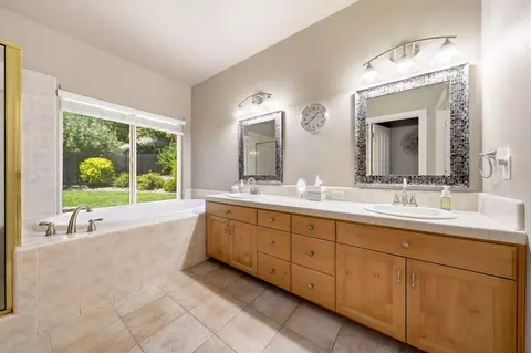 Bath - 2440 Crescent Moon Ct, Redding, CA 96001 photo 1 of 3