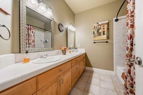 Bath - 2440 Crescent Moon Ct, Redding, CA 96001 photo 3 of 3