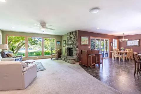 Living - 19150 River Crest Dr, Anderson, CA 96007 photo 2 of 4