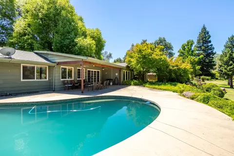 Exterior - 19150 River Crest Dr, Anderson, CA 96007 photo 3 of 6