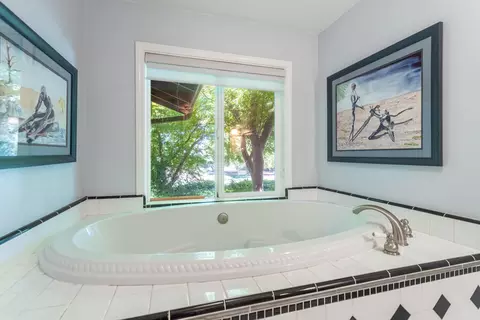 Bath - 19150 River Crest Dr, Anderson, CA 96007 photo 5 of 5