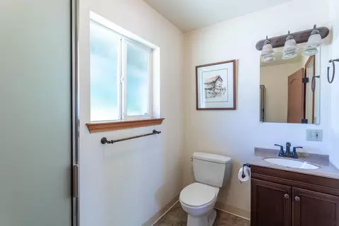 Bath - 19150 River Crest Dr, Anderson, CA 96007 photo 1 of 5