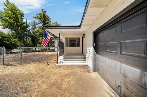 Exterior - 6851 Airport Rd, Redding, CA 96002 photo 3 of 9