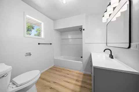 Bath - 6851 Airport Rd, Redding, CA 96002 photo 1 of 2