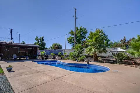 Exterior - 2206 Lonigan Ct, Redding, CA 96001 photo 6 of 13