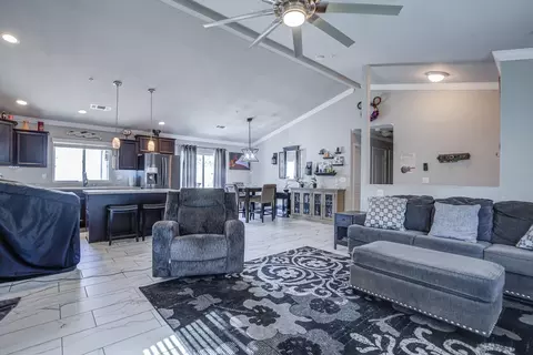 Living - 2206 Lonigan Ct, Redding, CA 96001 photo 2 of 3