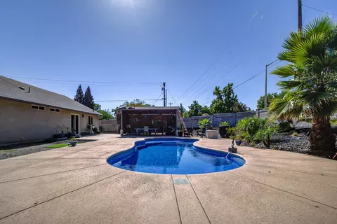 Exterior - 2206 Lonigan Ct, Redding, CA 96001 photo 8 of 13
