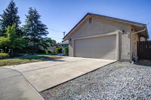 Exterior - 2206 Lonigan Ct, Redding, CA 96001 photo 3 of 13