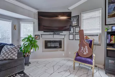 Living - 2206 Lonigan Ct, Redding, CA 96001 photo 3 of 3