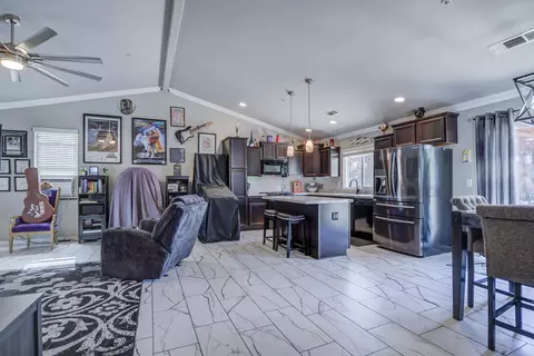 Entry Way - 2206 Lonigan Ct, Redding, CA 96001 photo 2 of 2