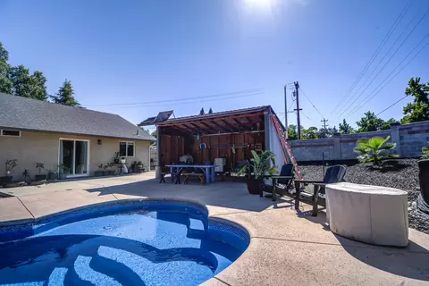 Exterior - 2206 Lonigan Ct, Redding, CA 96001 photo 10 of 13