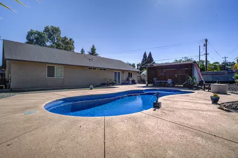 Exterior - 2206 Lonigan Ct, Redding, CA 96001 photo 9 of 13