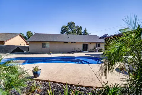 Exterior - 2206 Lonigan Ct, Redding, CA 96001 photo 11 of 13