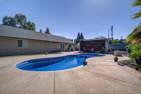 Exterior - 2206 Lonigan Ct, Redding, CA 96001 photo 7 of 13