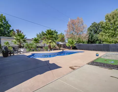 Exterior - 2206 Lonigan Ct, Redding, CA 96001 photo 4 of 13