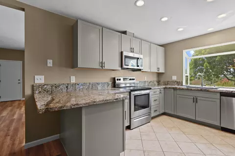 Kitchen - 488 Ridgecrest Trl #131, Redding, CA 96003 photo 5 of 5