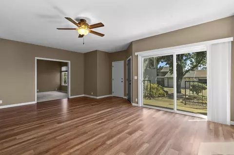 Living - 488 Ridgecrest Trl #131, Redding, CA 96003 photo 3 of 6