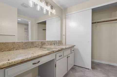 Bath - 488 Ridgecrest Trl #131, Redding, CA 96003 photo 5 of 7
