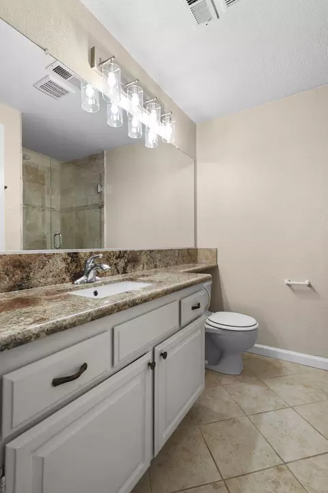 Bath - 488 Ridgecrest Trl #131, Redding, CA 96003 photo 3 of 7
