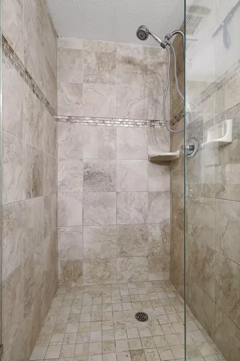 Bath - 488 Ridgecrest Trl #131, Redding, CA 96003 photo 4 of 7
