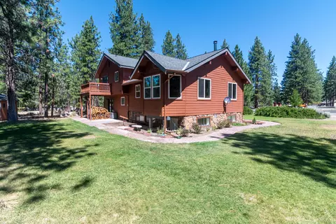 Exterior - 17653 Cougar Ct, Weed, CA 96094 photo 4 of 5