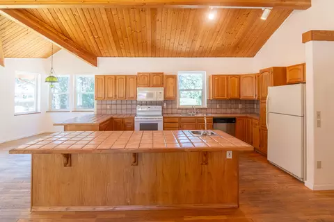 Kitchen - 17653 Cougar Ct, Weed, CA 96094 photo 1 of 2