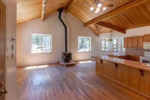 Living - 17653 Cougar Ct, Weed, CA 96094 photo 1 of 8