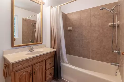 Bath - 17653 Cougar Ct, Weed, CA 96094 photo 2 of 6