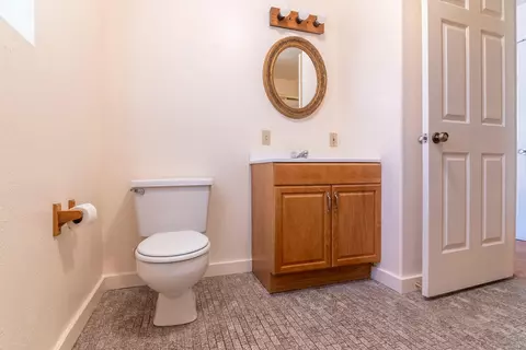 Bath - 17653 Cougar Ct, Weed, CA 96094 photo 5 of 6