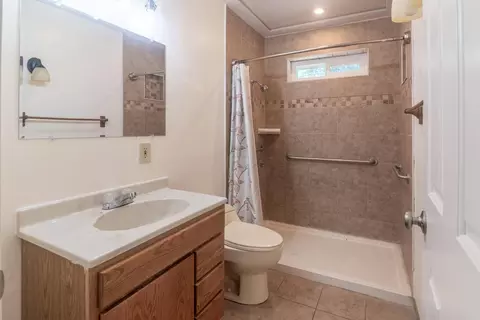 Bath - 17653 Cougar Ct, Weed, CA 96094 photo 6 of 6