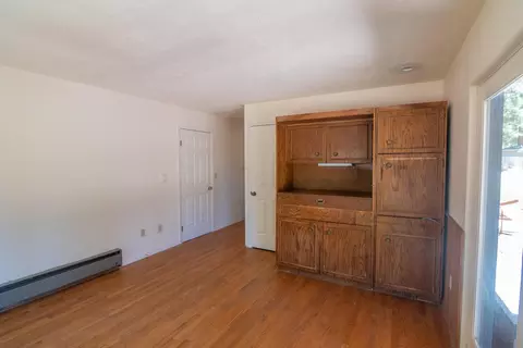Living - 17653 Cougar Ct, Weed, CA 96094 photo 6 of 8