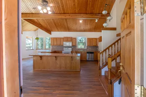 Entry Way - 17653 Cougar Ct, Weed, CA 96094 photo 1 of 2