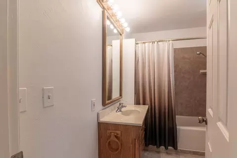 Bath - 17653 Cougar Ct, Weed, CA 96094 photo 1 of 6