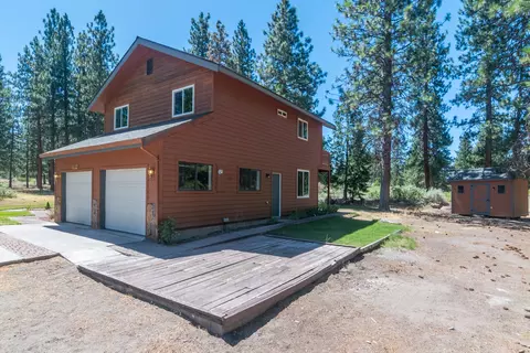 Exterior - 17653 Cougar Ct, Weed, CA 96094 photo 2 of 5