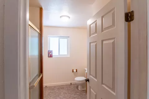 Bath - 17653 Cougar Ct, Weed, CA 96094 photo 4 of 6