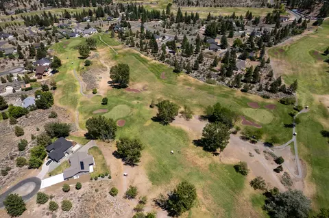 View/Area - 17653 Cougar Ct, Weed, CA 96094 photo 3 of 7