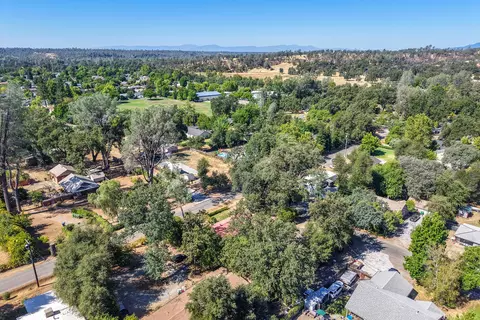 View/Area - 6151 Emerald Ln, Redding, CA 96001 photo 6 of 11