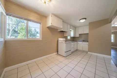 Kitchen - 6151 Emerald Ln, Redding, CA 96001 photo 5 of 6