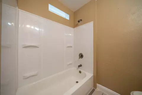 Bath - 6151 Emerald Ln, Redding, CA 96001 photo 2 of 3